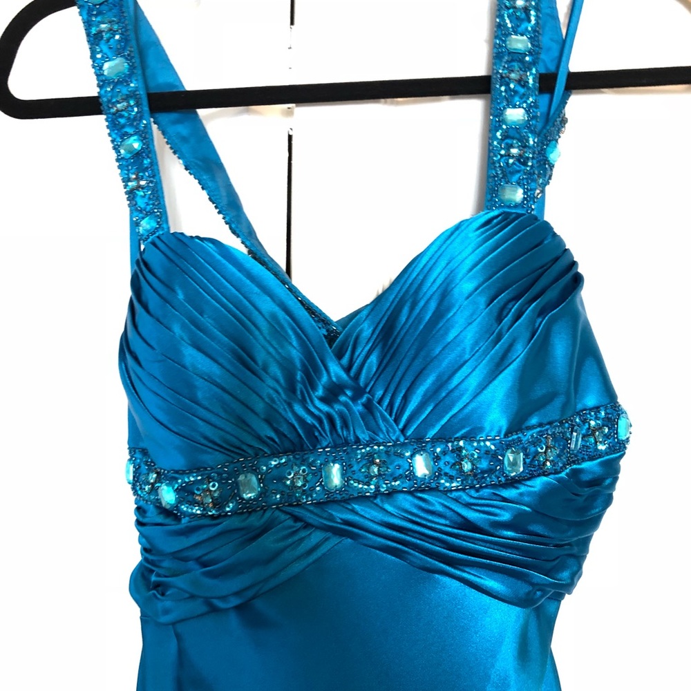Prom dress! - Picture 2 of 3
